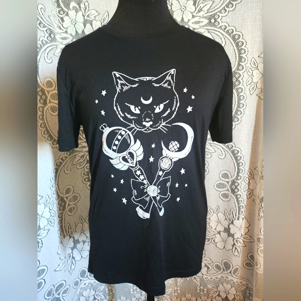 FancyYouBe - Black & White Sailor Moon Luna graphic Tee - (L)